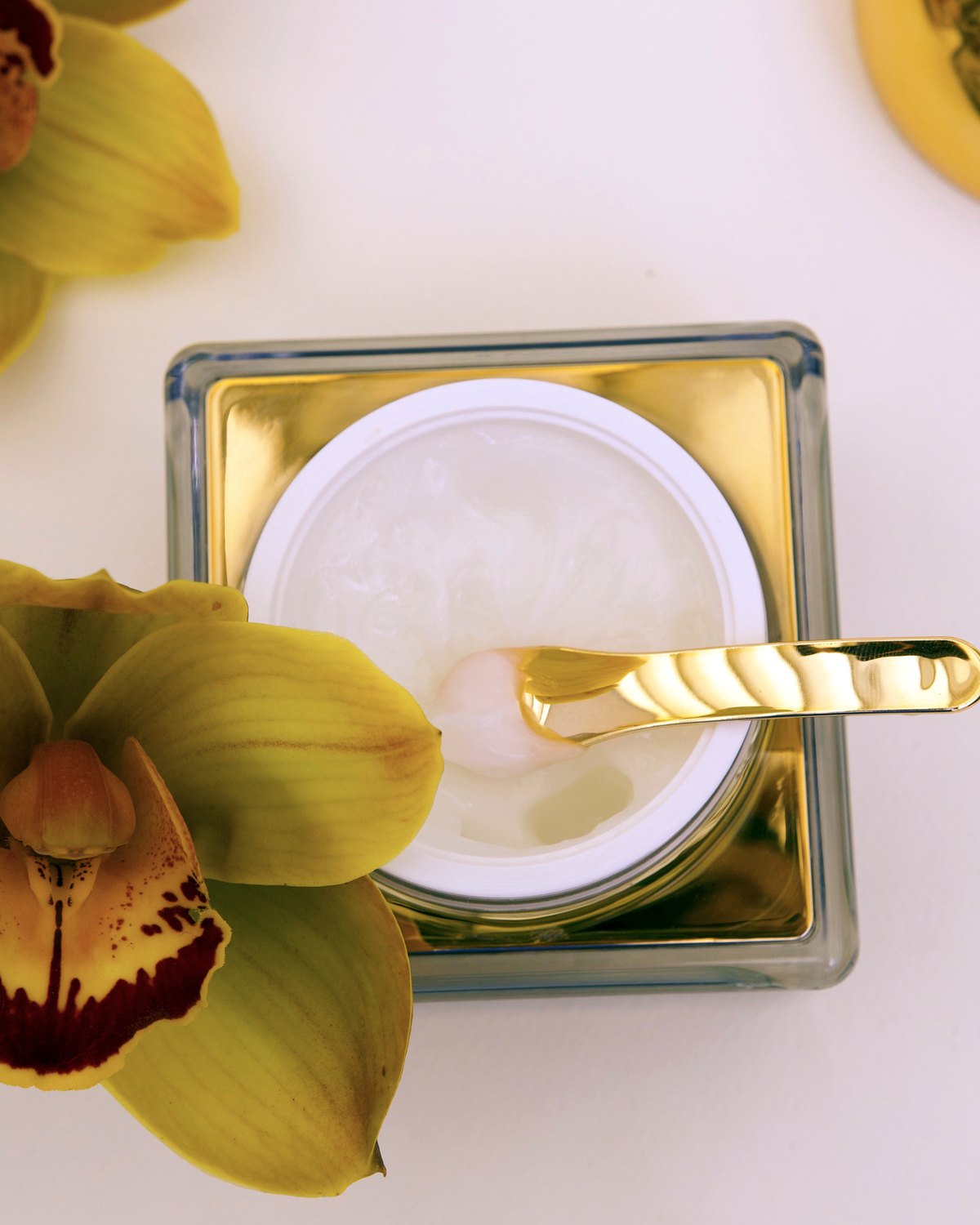 Open jar of the Night Cream